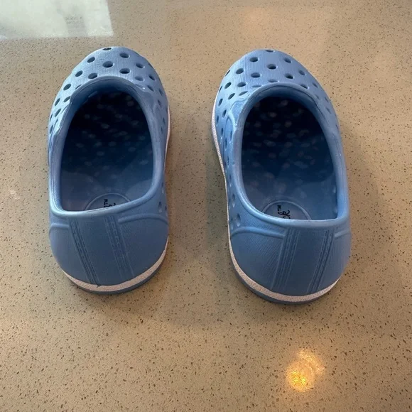Cat & Jack Toddler Jese Slip on Close Toe Perforated Water Shoes Blue Size 5 - Picture 4 of 9
